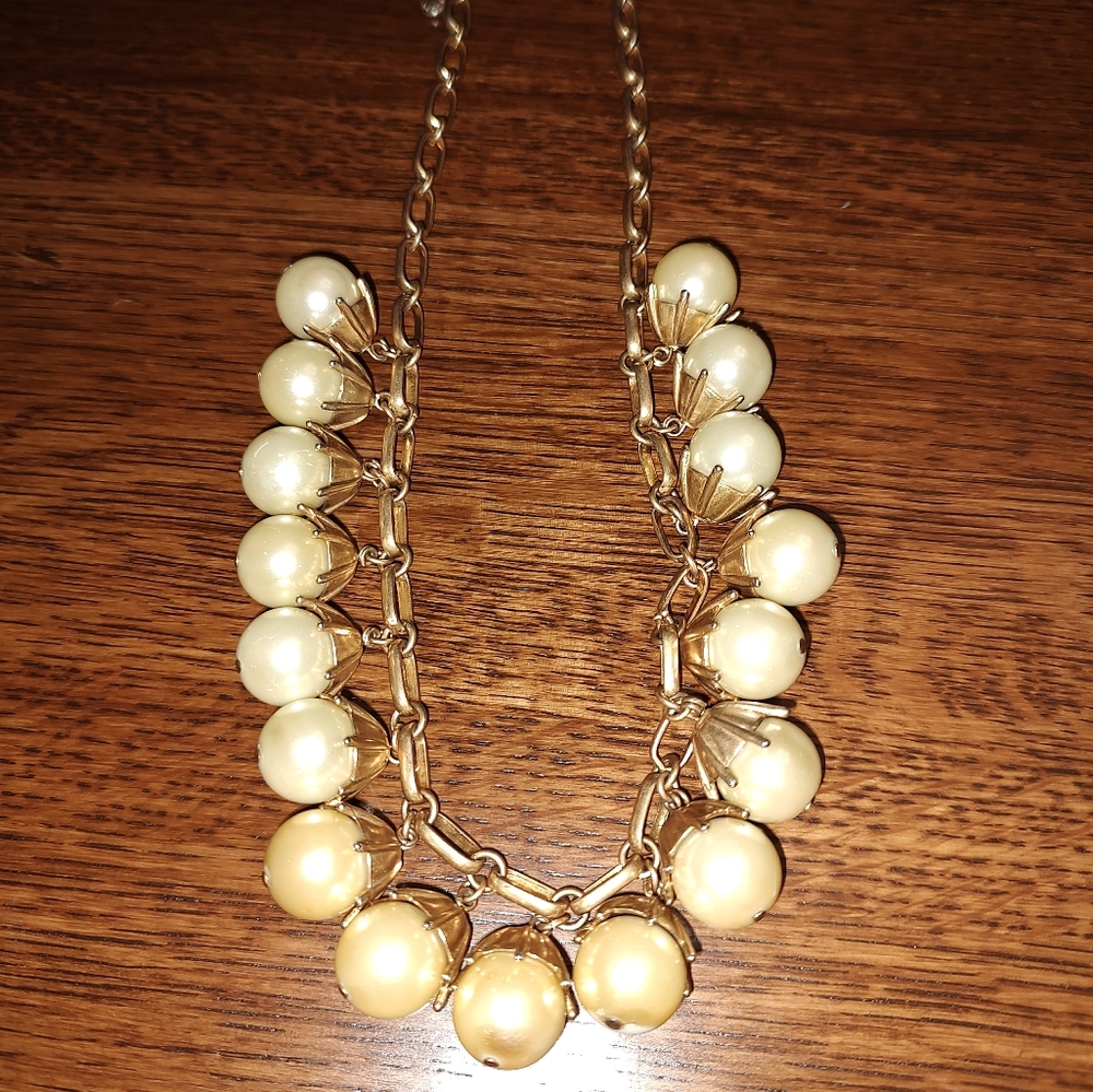 J. CREW PEARL GOLD STATEMENT NECKLACE